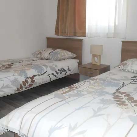 Robi Trogir