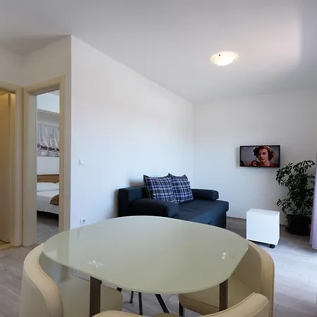 Robi Apartman *